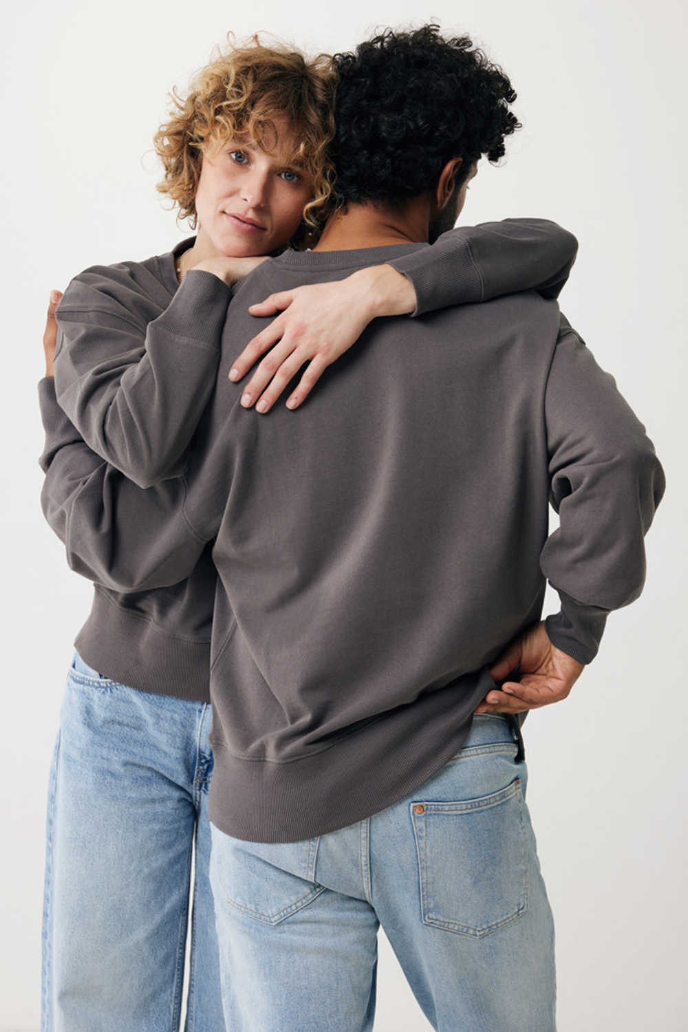 Свитшот Iqoniq Kruger из переработанного хлопка, свободный крой, унисекс, 340 г/м²-8