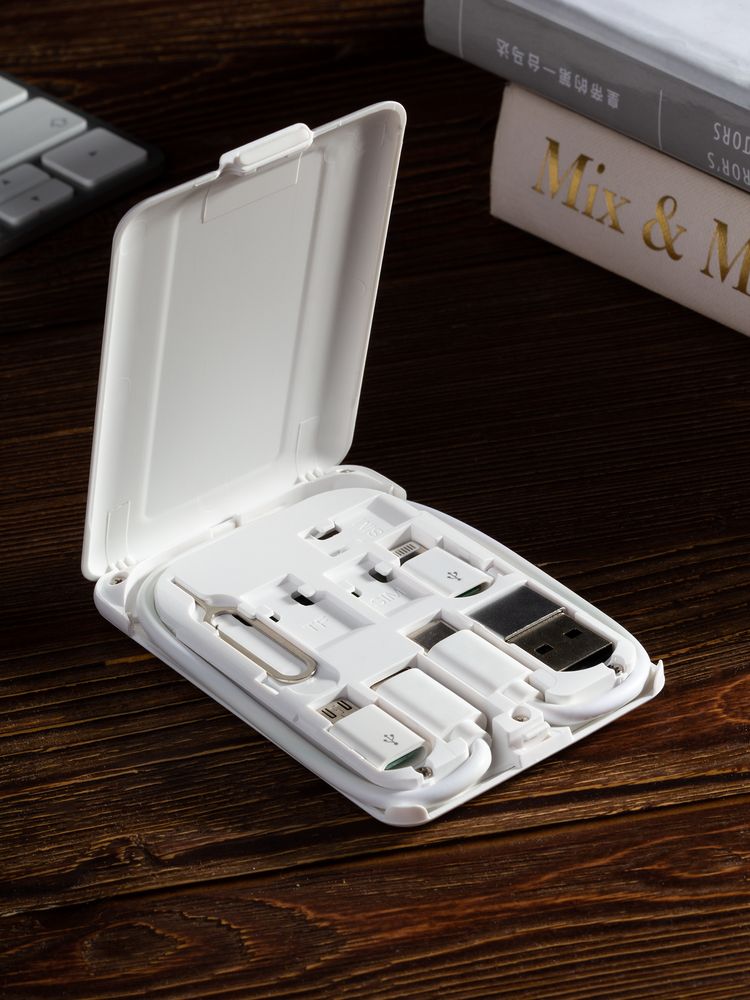 Органайзер с беспроводной зарядкой и набором адаптеров Octopod, белый-3