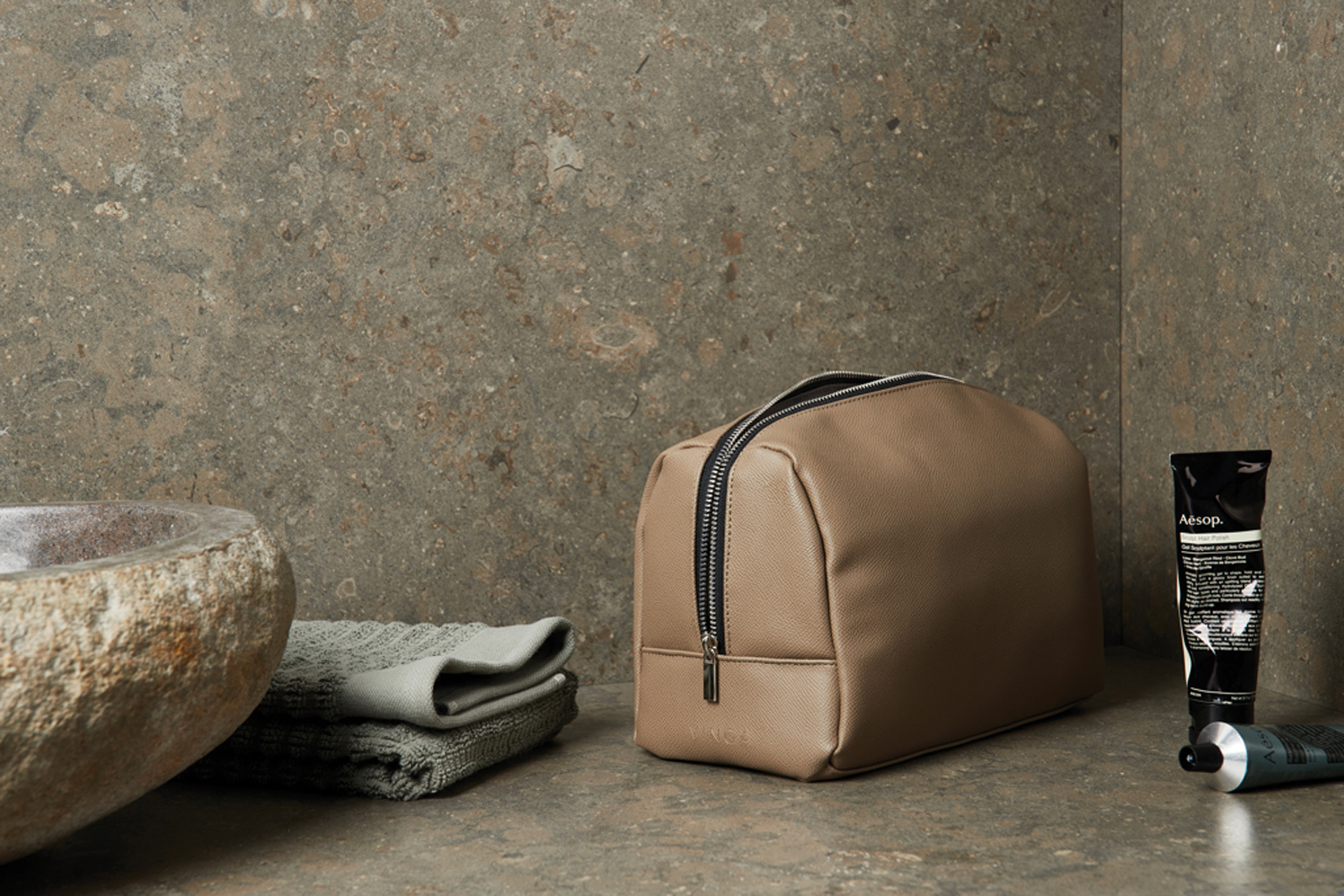 Косметичка VINGA Bermond из переработанного полиуретана RCS-8