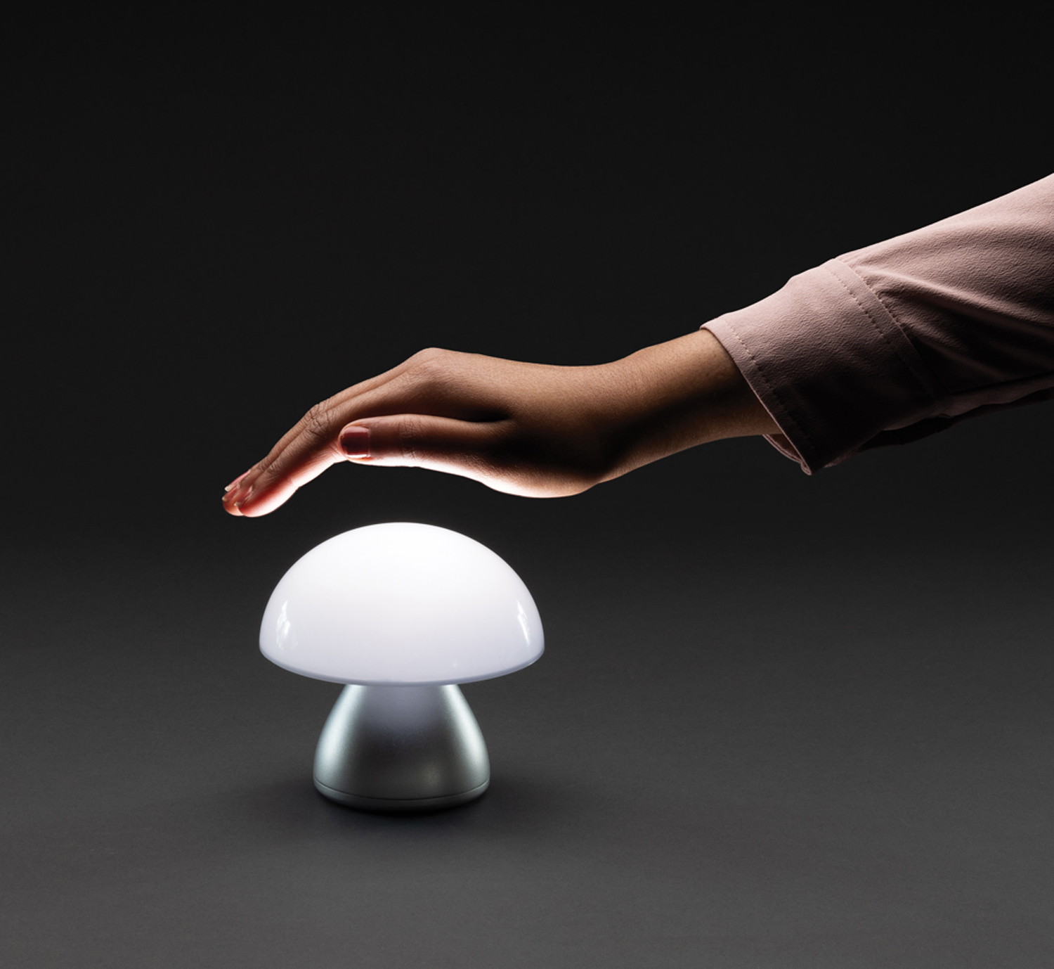 Беспроводная настольная лампа Luming из переработанного пластика RCS, IPX4-8