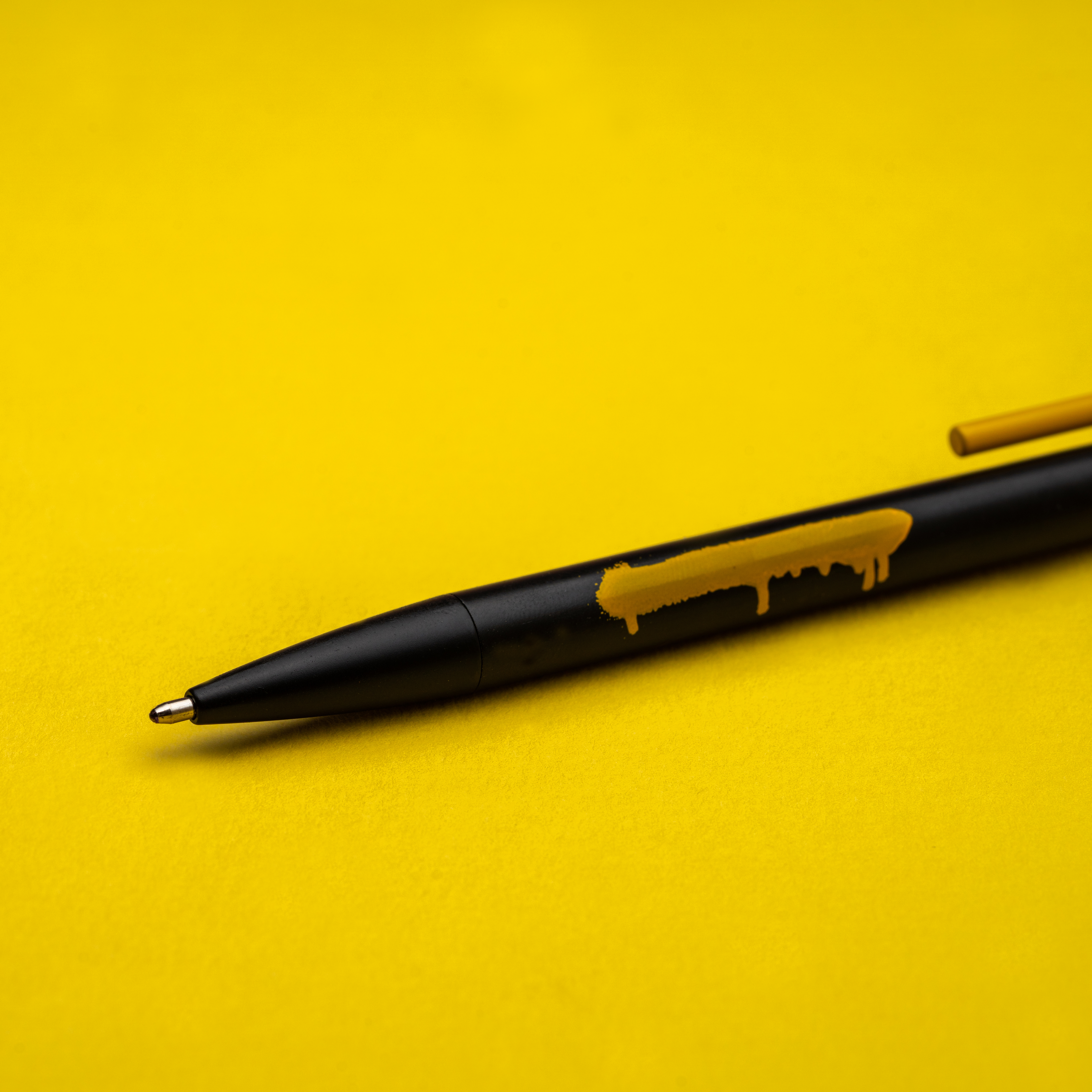 Набор Pininfarina Banksy Метатель цветов: шариковая ручка GrafeeX и тетрадь 14х21см каменная бумага, 64 листа, линованная-2