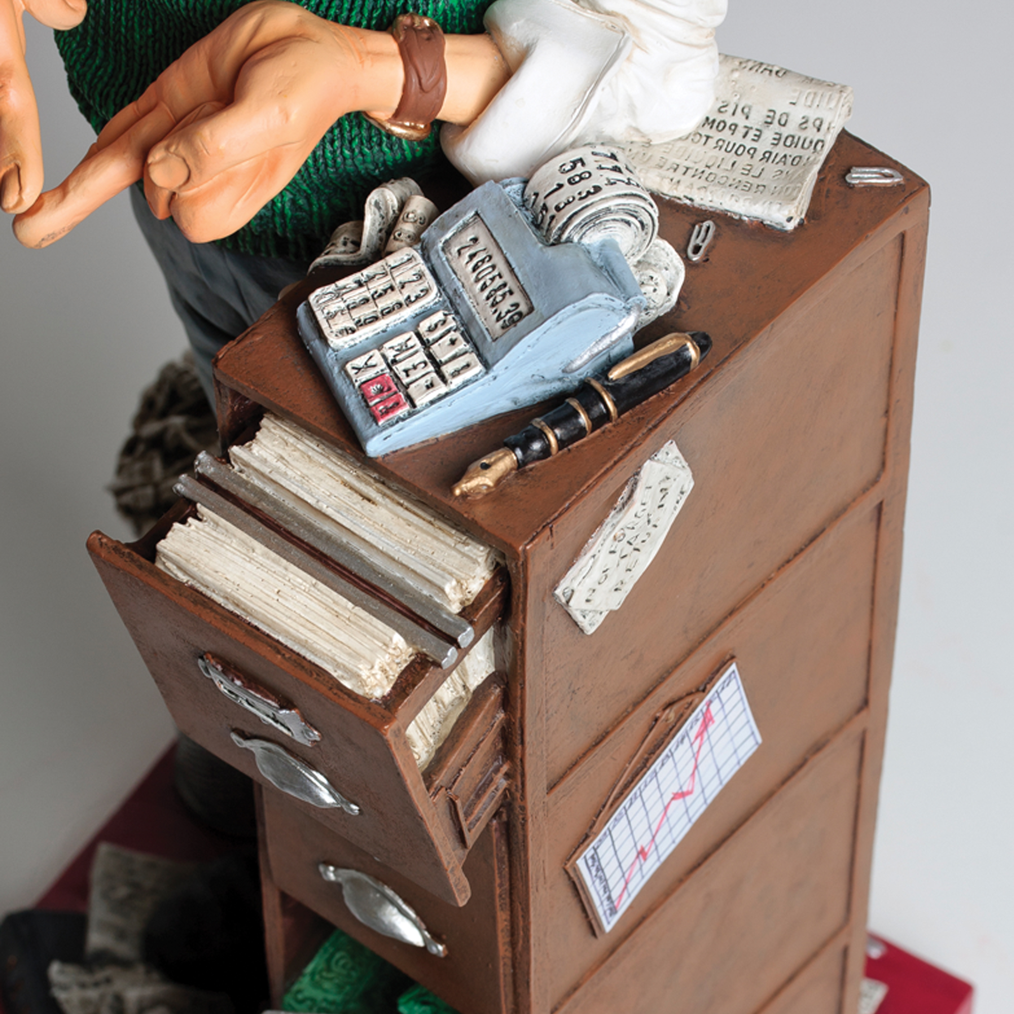 Скульптура "Бухгалтер"-2