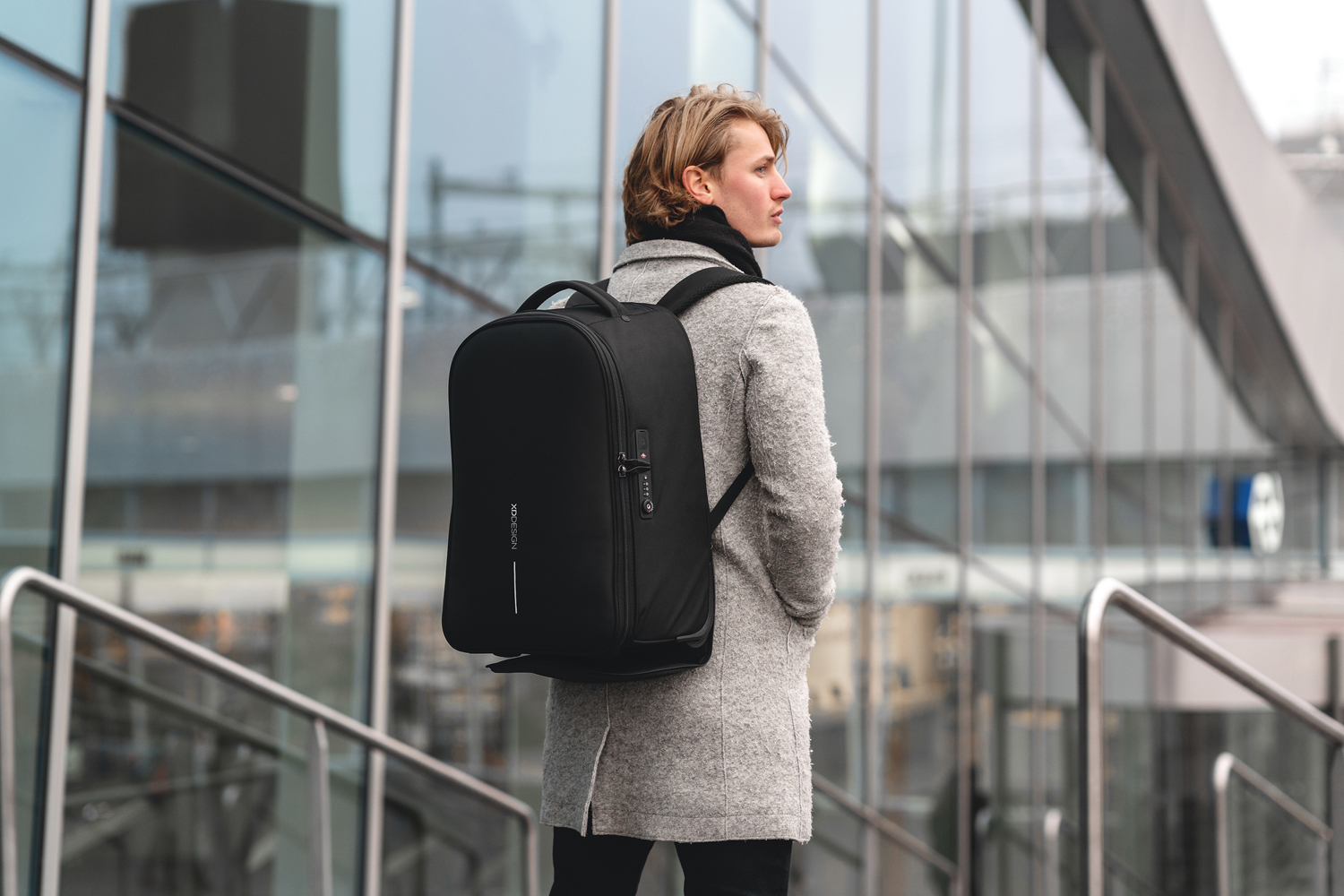 Антикражный рюкзак на колесах Bobby-36