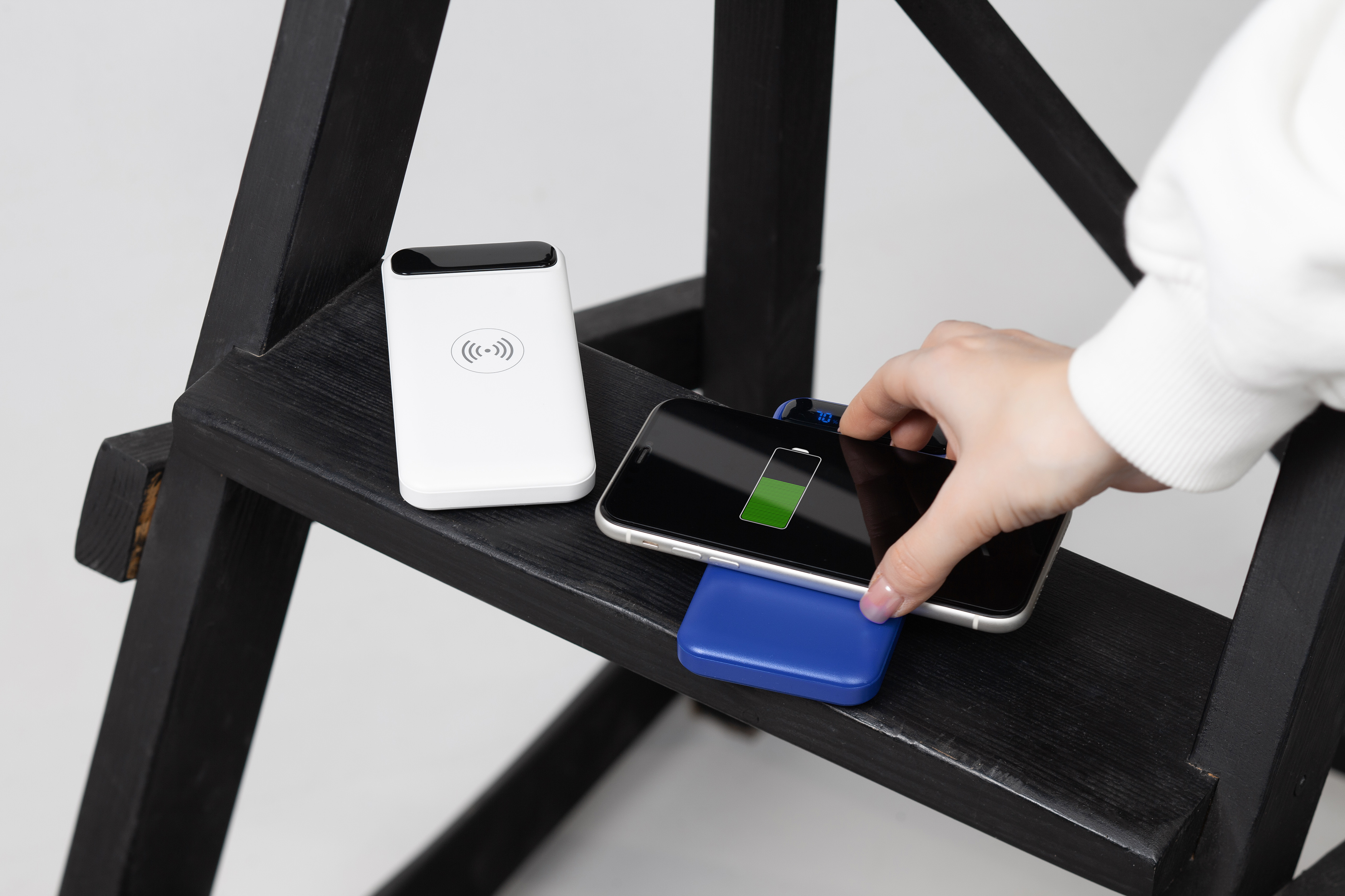 Беспроводное зарядное устройство "Quantum", 10000 mAh с цифровым индикатором заряда-6