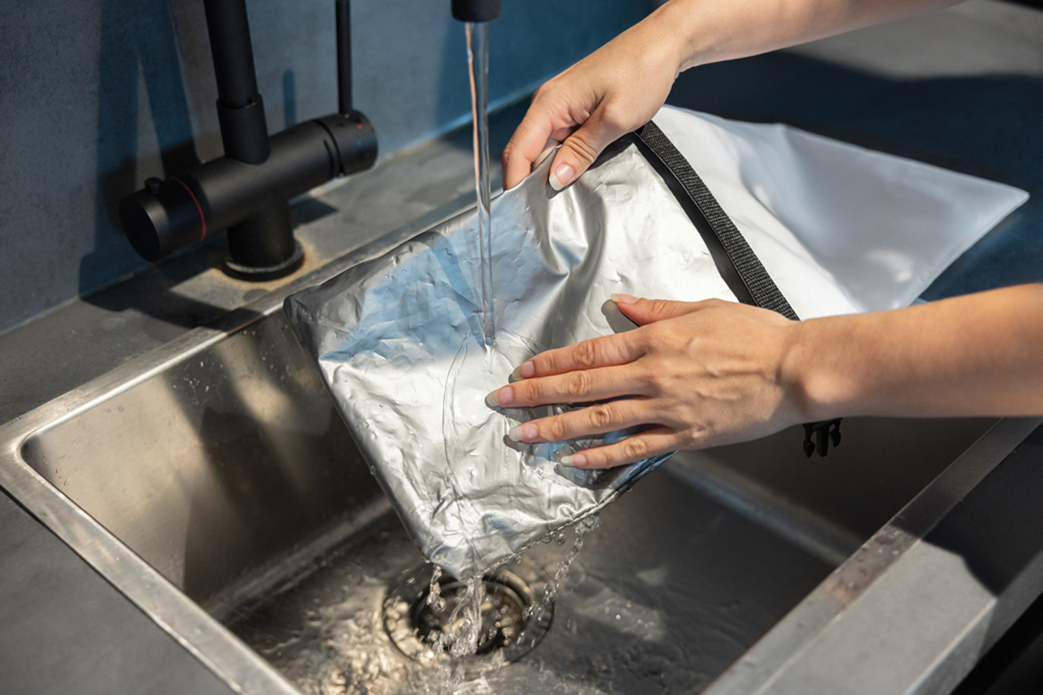 Сумка-холодильник Snackstrap из rPET AWARE™, 30x20 см-7