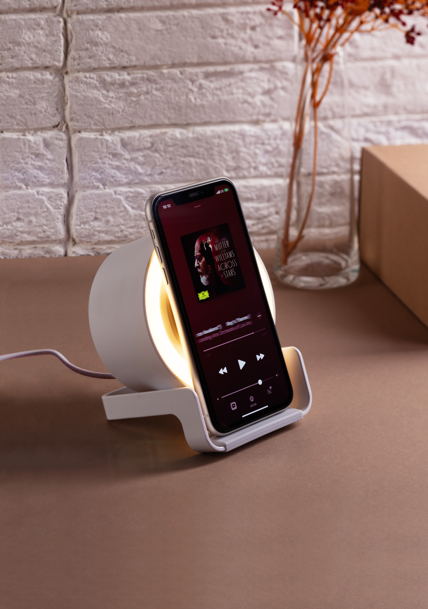 Bluetooth колонка-подставка "Smart Sound" с беспроводным (10W) зарядным устройством и лампой-2