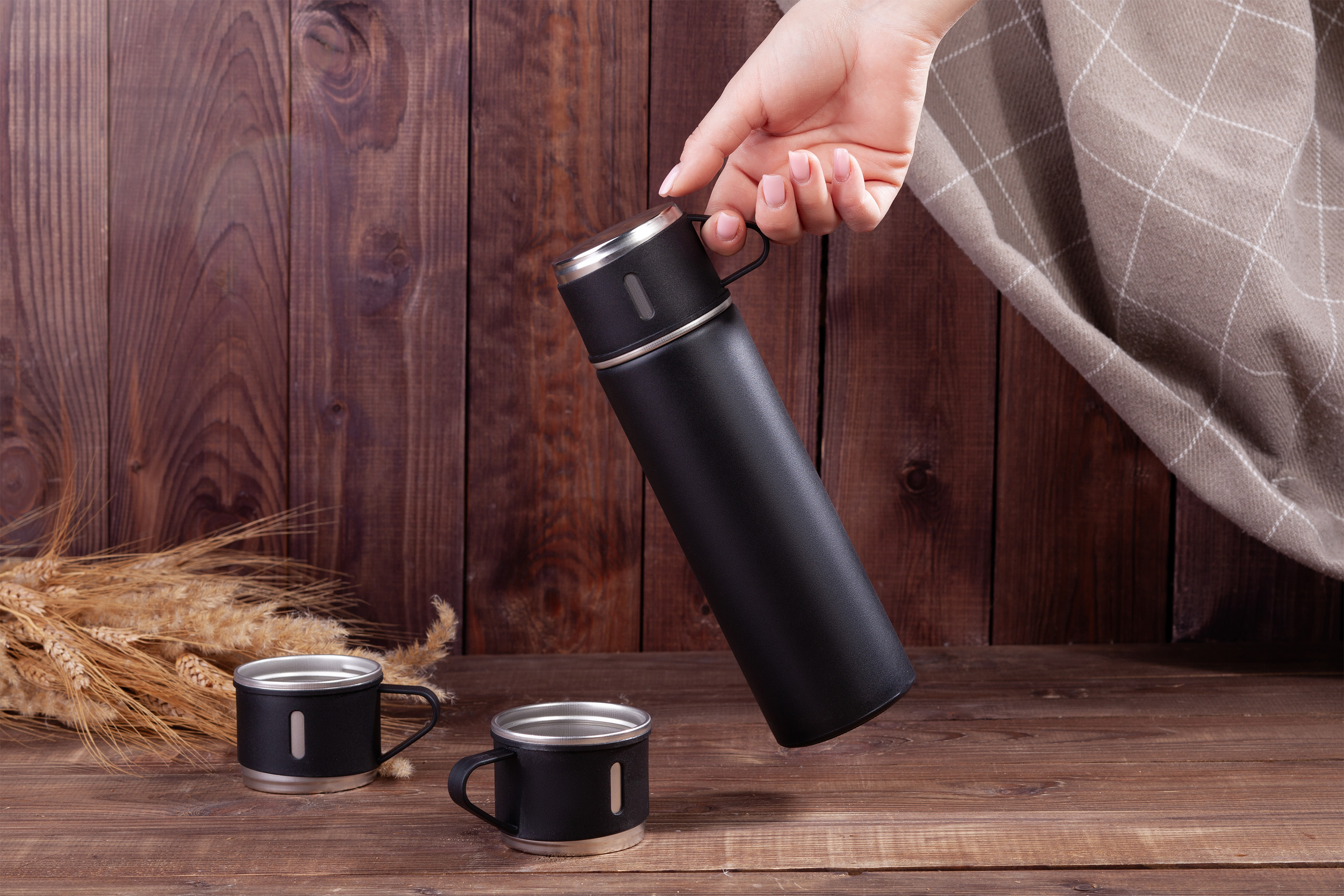 Набор подарочный "Алтай": термос, 3 кружки, покрытие пудра-5