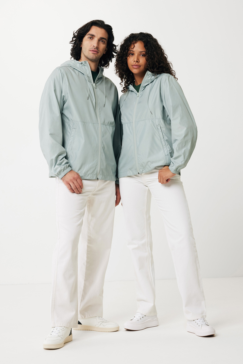 Ветровка Iqoniq Logan из переработанного полиэстера AWARE™, унисекс, 70 г/м²-5