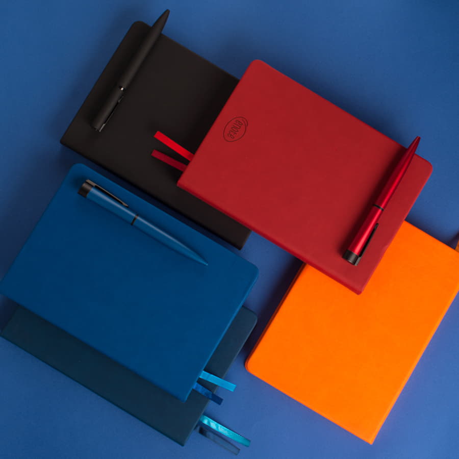 Ежедневник датированный на 2022 год Softie, А5, бордовый, кремовый блок, бордовый обрез, бордовый-5