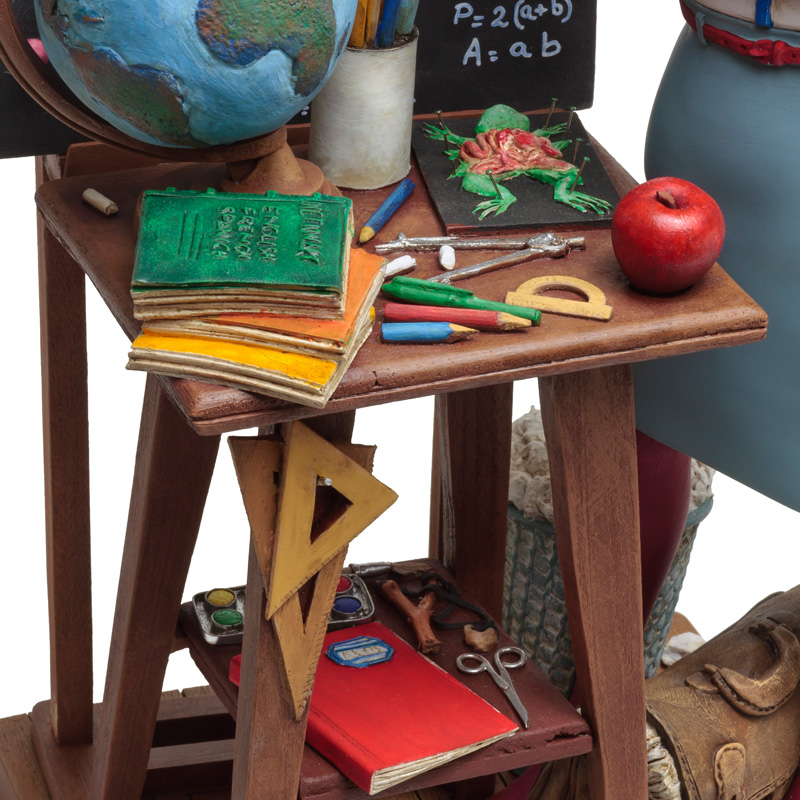 Скульптура "Учительница"-2