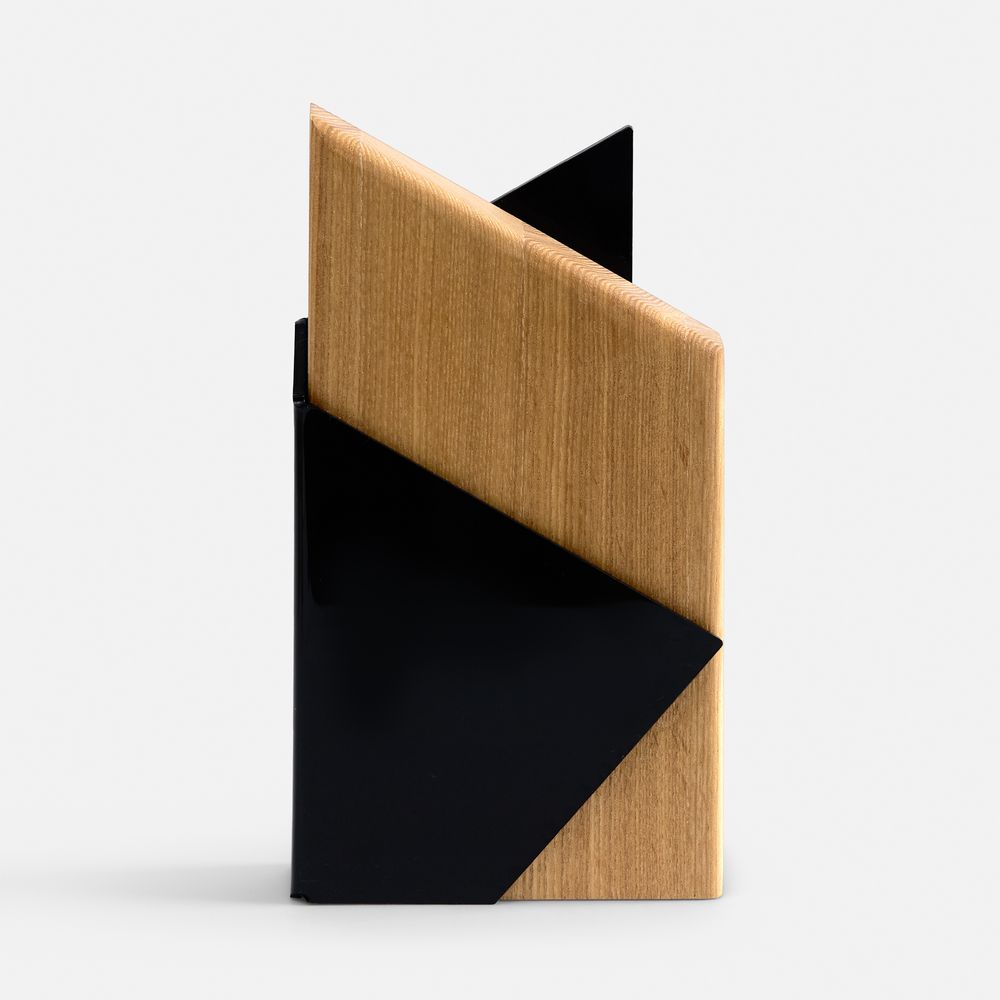 Стела Majestas-0