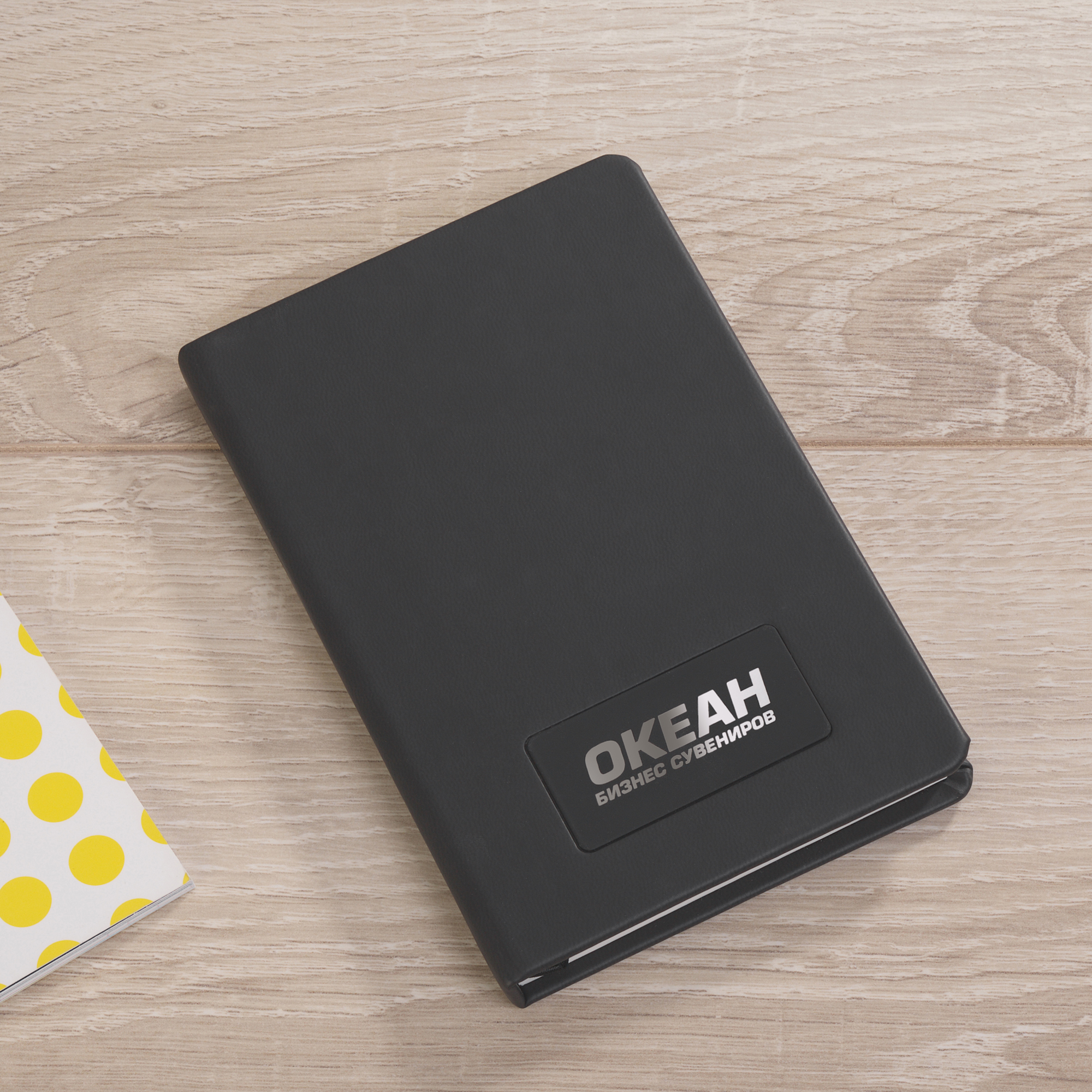 Шильд металлический, покрытие soft touch, подложка хром-3