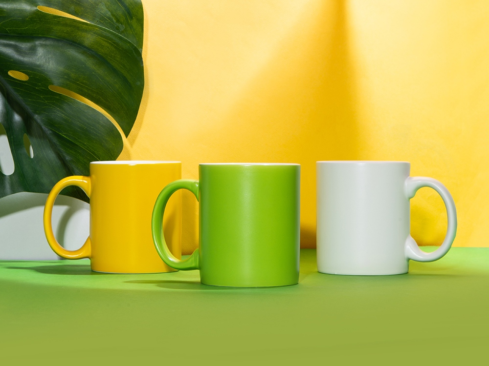 Матовая кружка Марко базовой формы, цветная снаружи, белая внутри, желтый-2