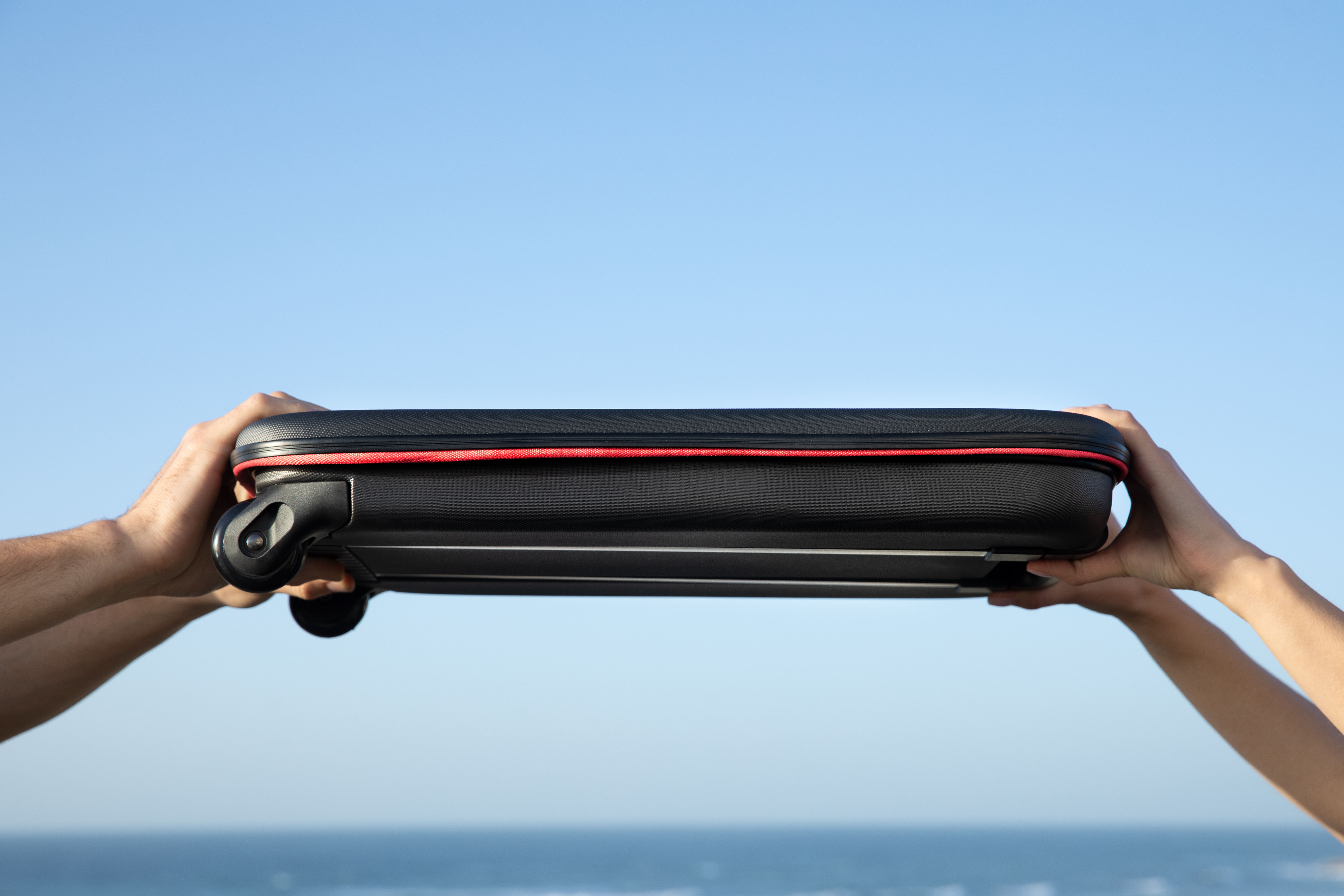 Чемодан складной Rollink Earth 55x40x20 см, 2 колеса, черный/красный-21