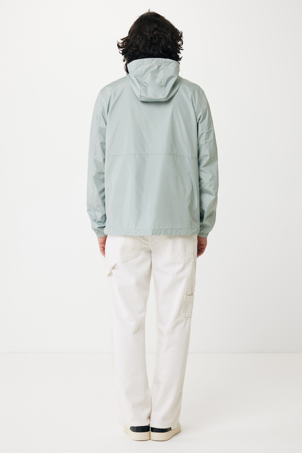 Ветровка Iqoniq Logan из переработанного полиэстера AWARE™, унисекс, 70 г/м²-14