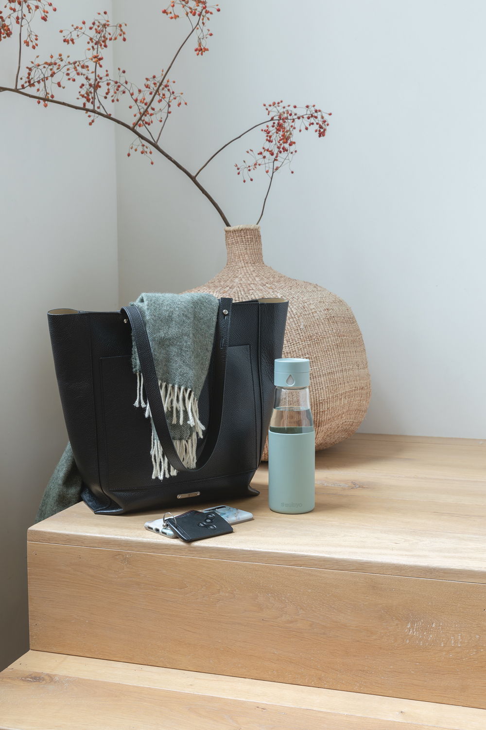 Стеклянная бутылка для воды Ukiyo с силиконовым держателем, 600 мл-5