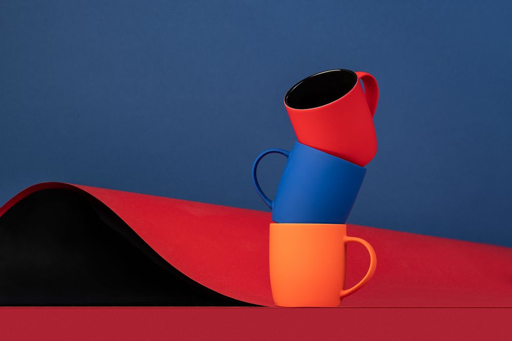 Кружка Surprise Touch Black с покрытием софт-тач, синяя-2