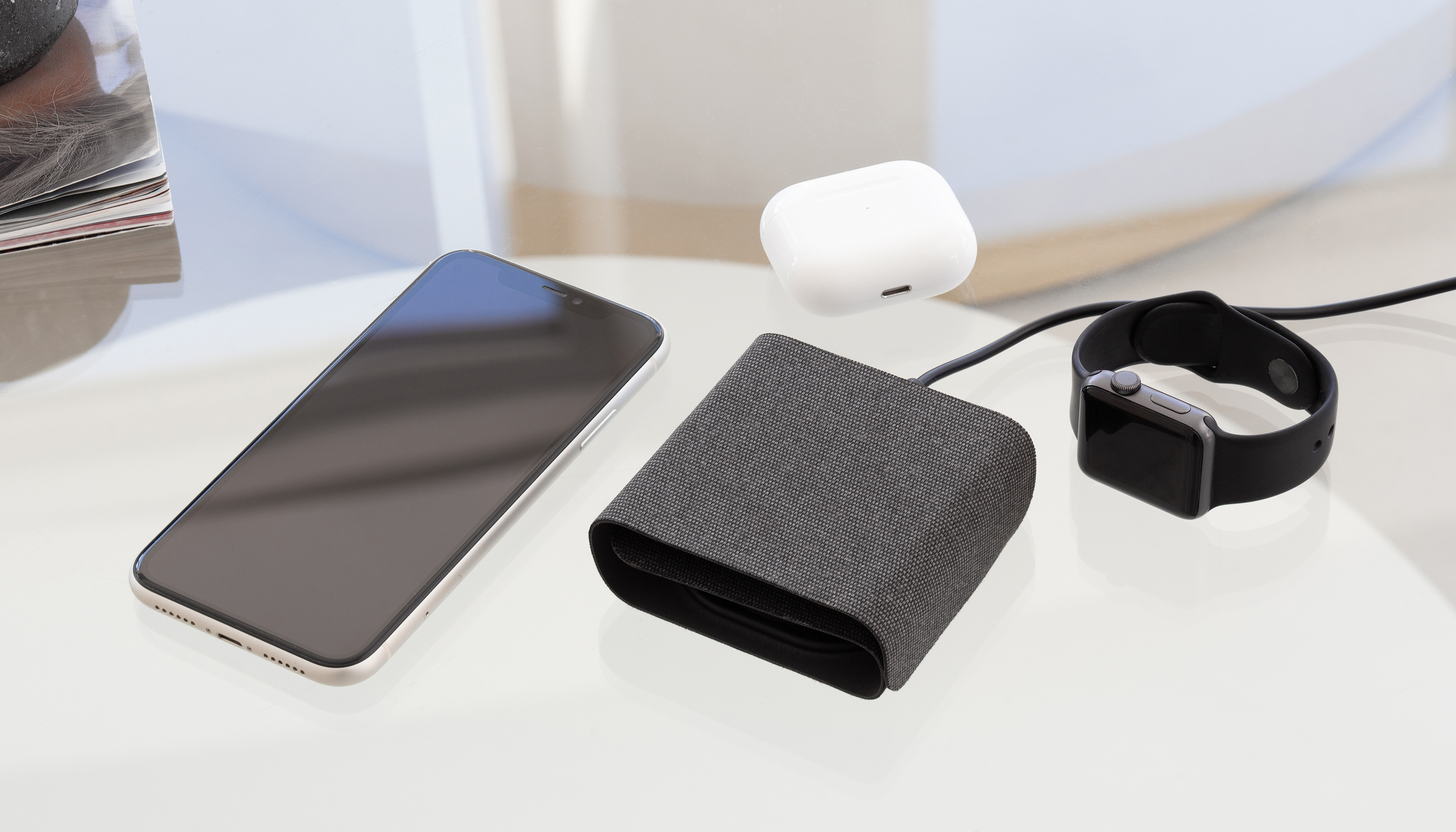 Складная беспроводная (15W) зарядная станция "Magic Case" с MagSafe для смартфона, часов и наушников-6