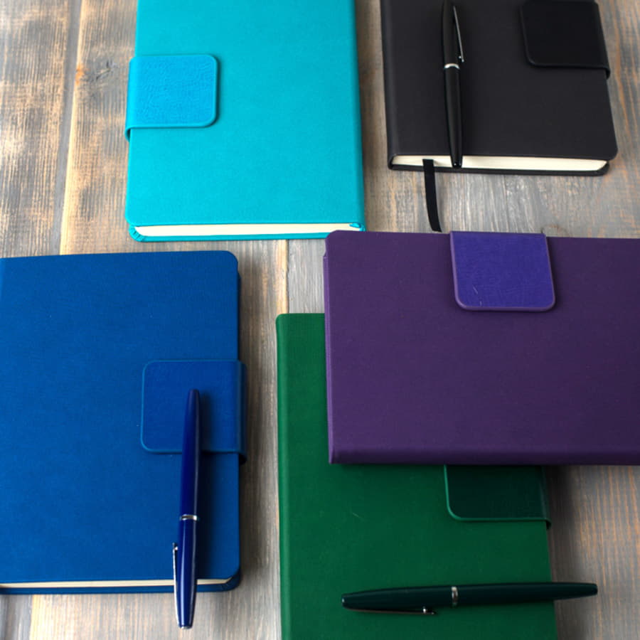 Ежедневник недатированный Stevie, А5,  зеленый, кремовый блок, без обреза, зеленый-2