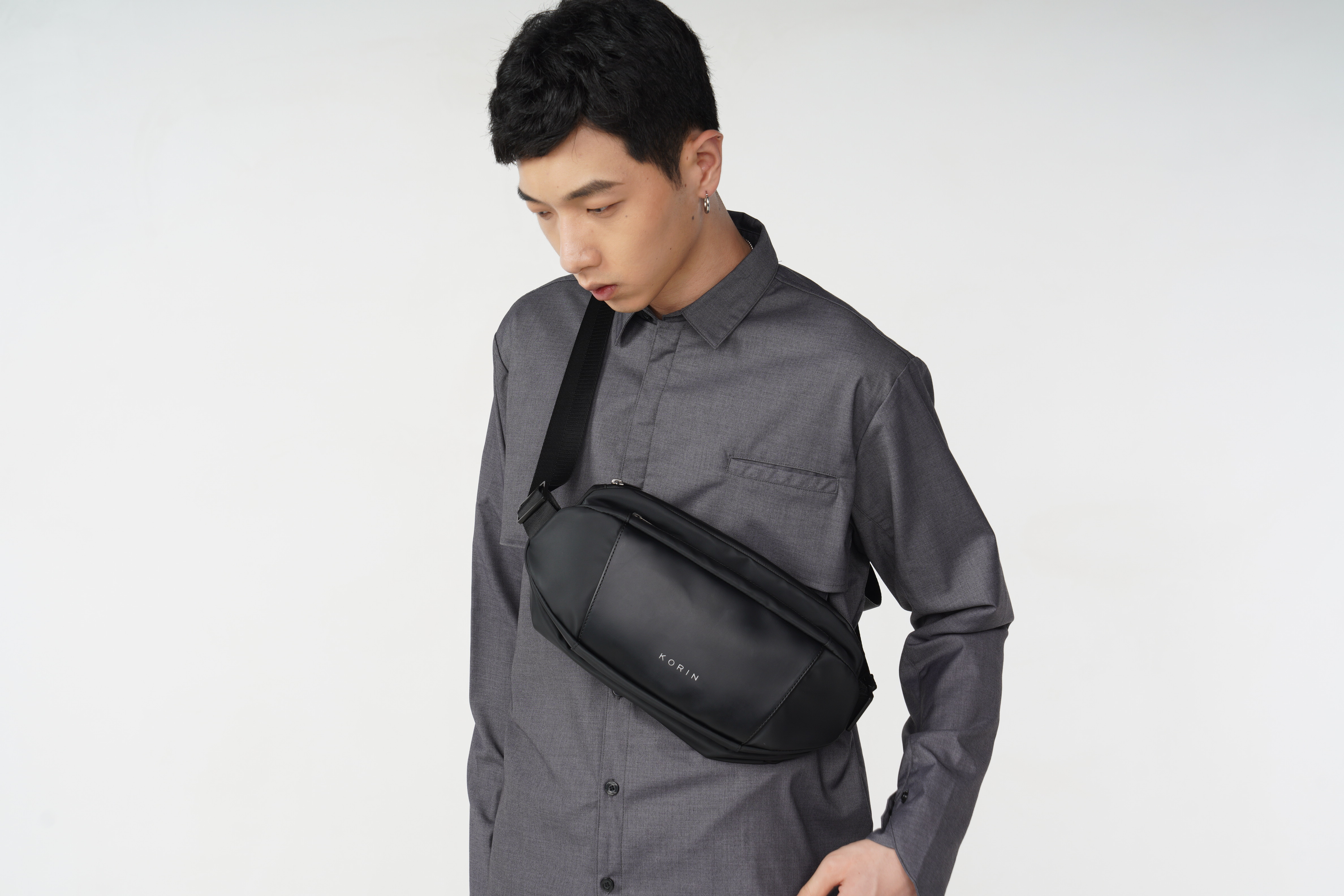 Наплечная сумка FlipSling 32х16х10 см, черная-8