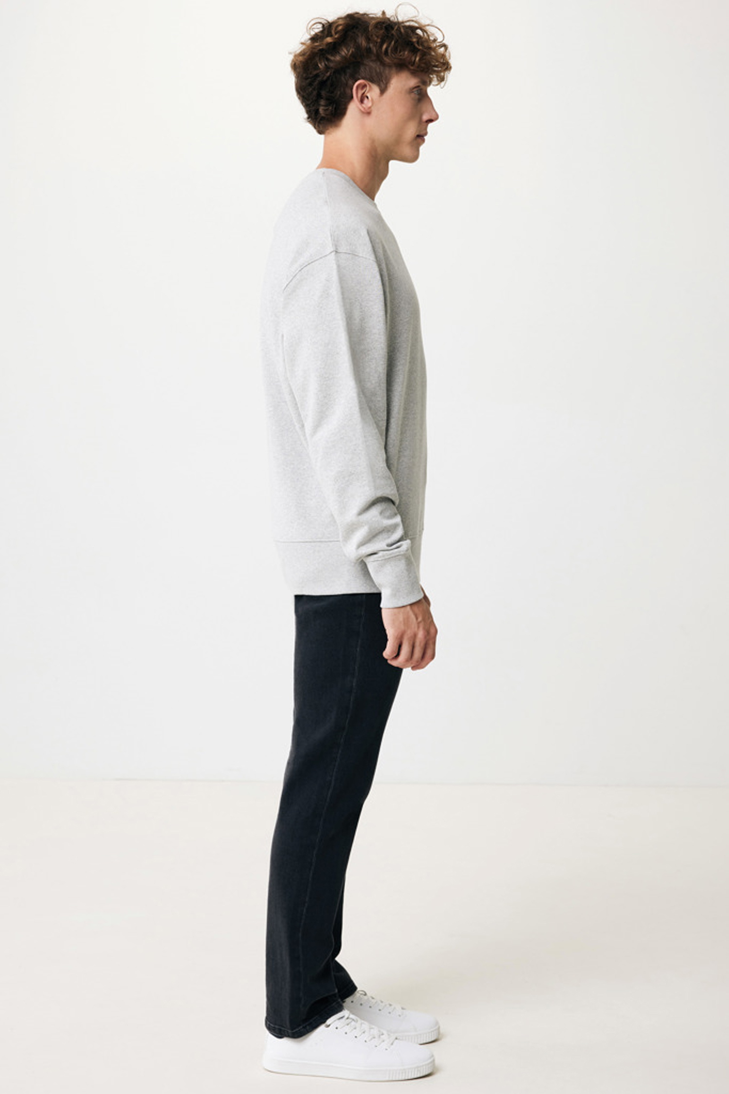 Свитшот Iqoniq Kruger из переработанного хлопка, свободный крой, унисекс, 340 г/м²-6