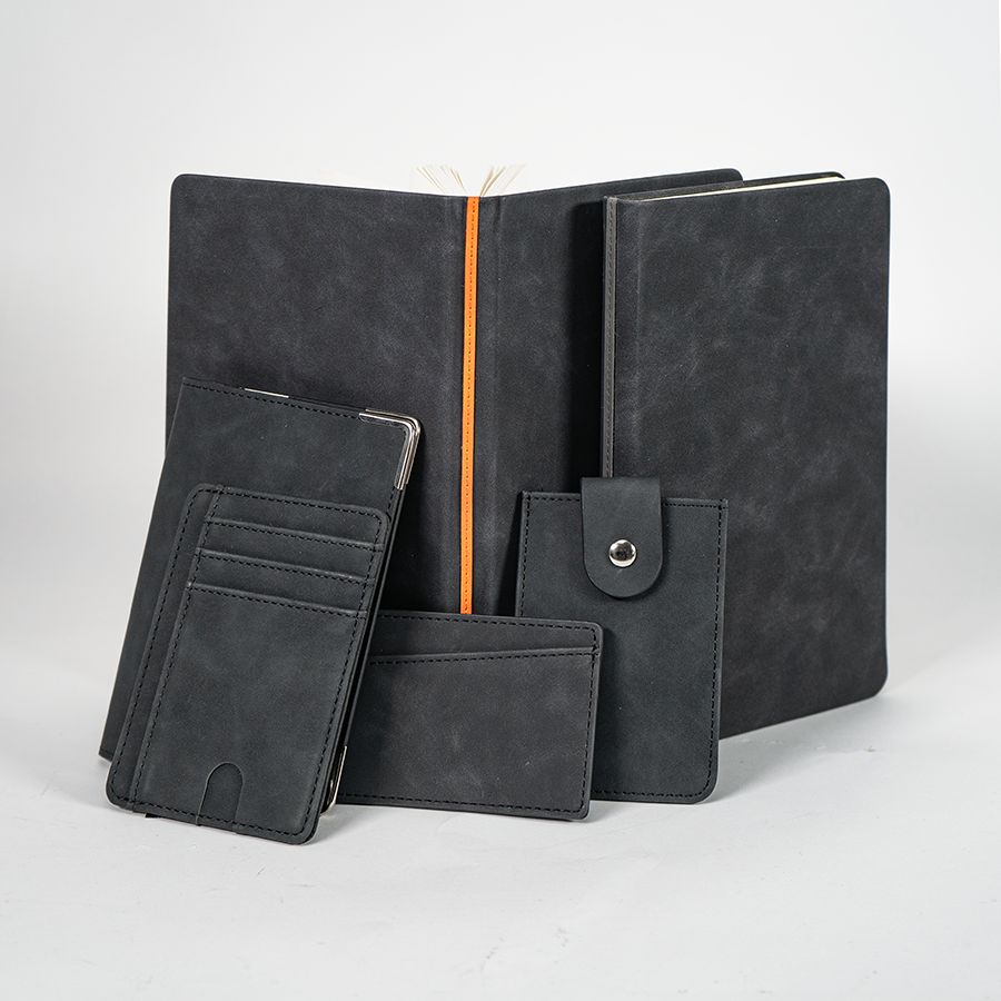 Ежедневник недатированный Muse, черный, формат А5, с оранжевой декоративной полосой, блок в линейку, черный, оранжевый-4