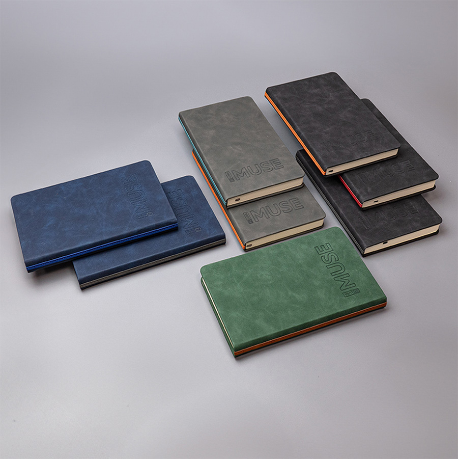 Ежедневник недатированный Muse, темно-синий, А5, с декоративной полосой синий ройал, блок в линейку, темно-синий, синий-6