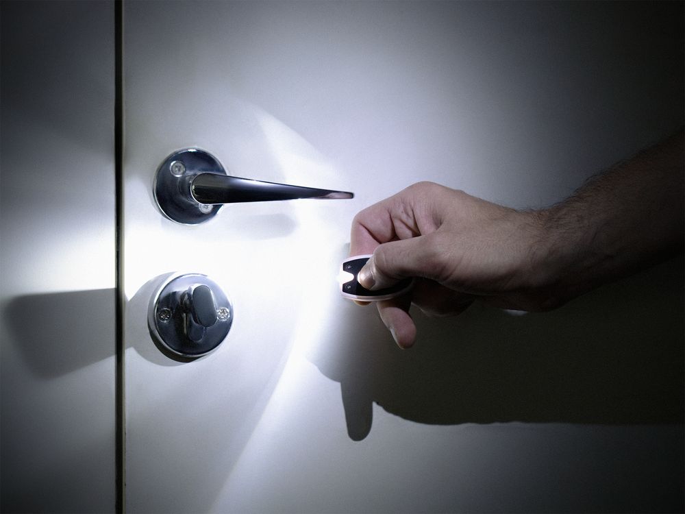 Брелок-фонарик Vivid, ver.2, черный с белым-2