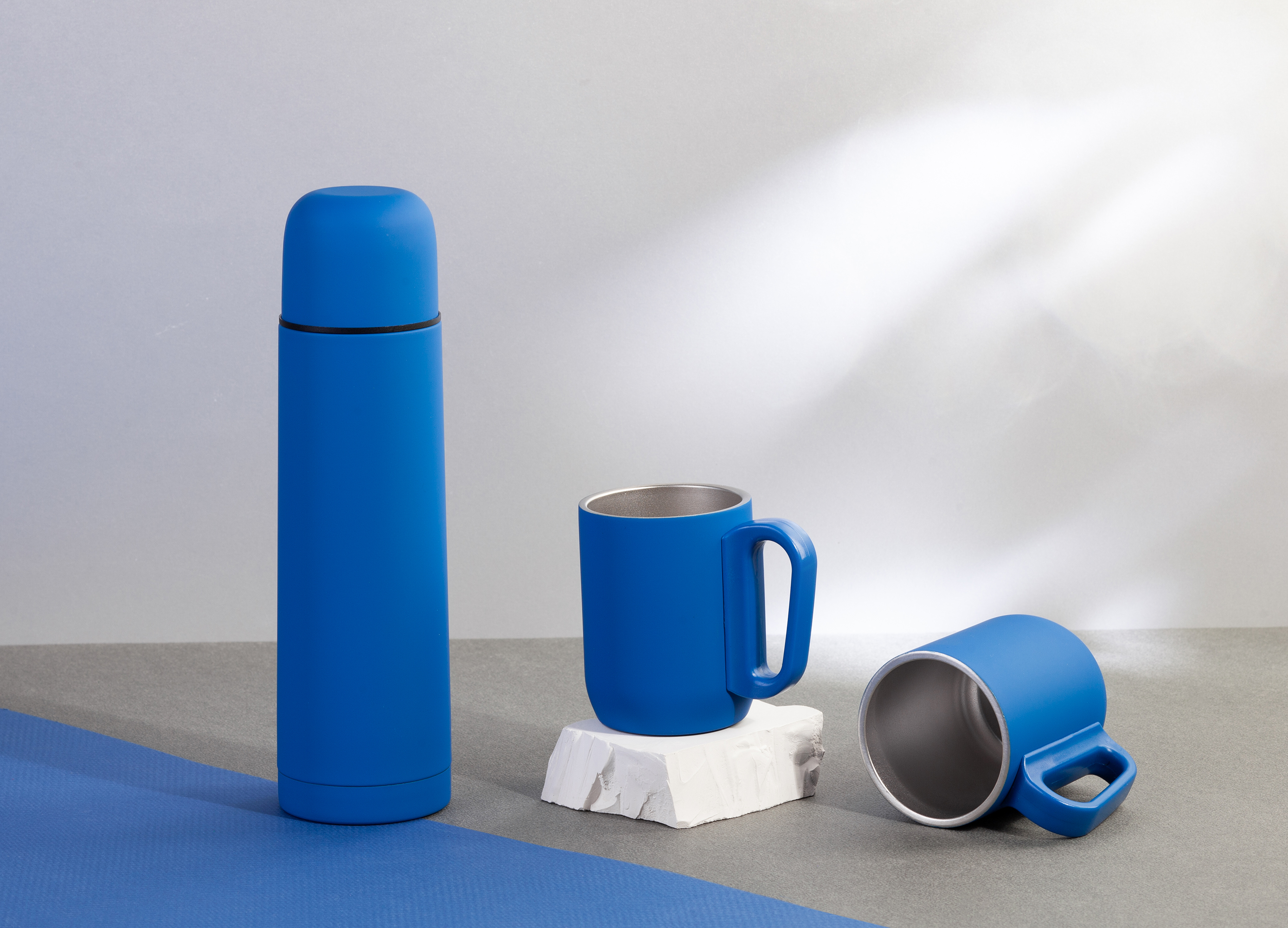 Набор "Гейзер" (термос, 2 кружки), покрытие soft touch-2