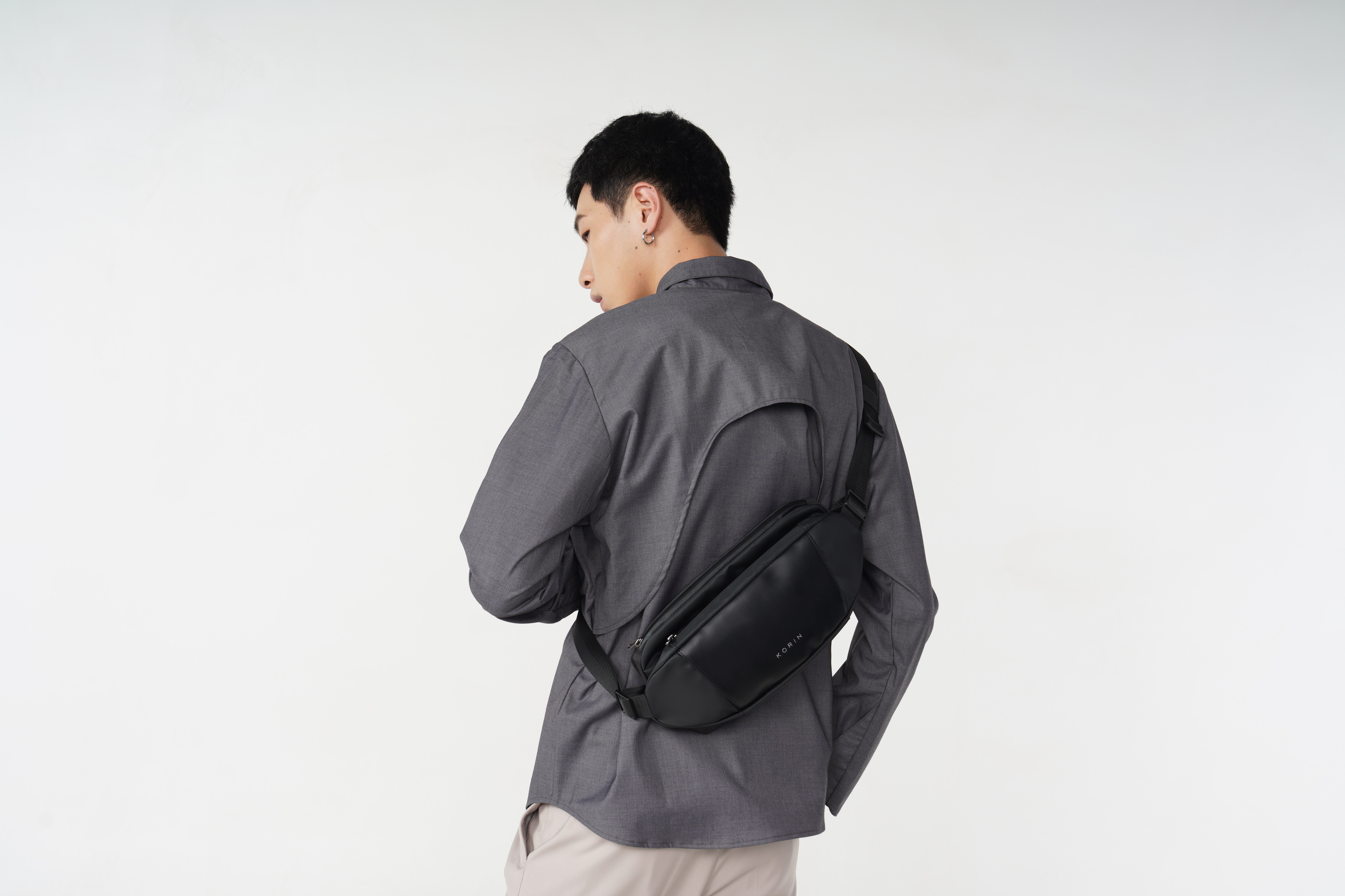 Наплечная сумка FlipSling 32х16х10 см, черная-9