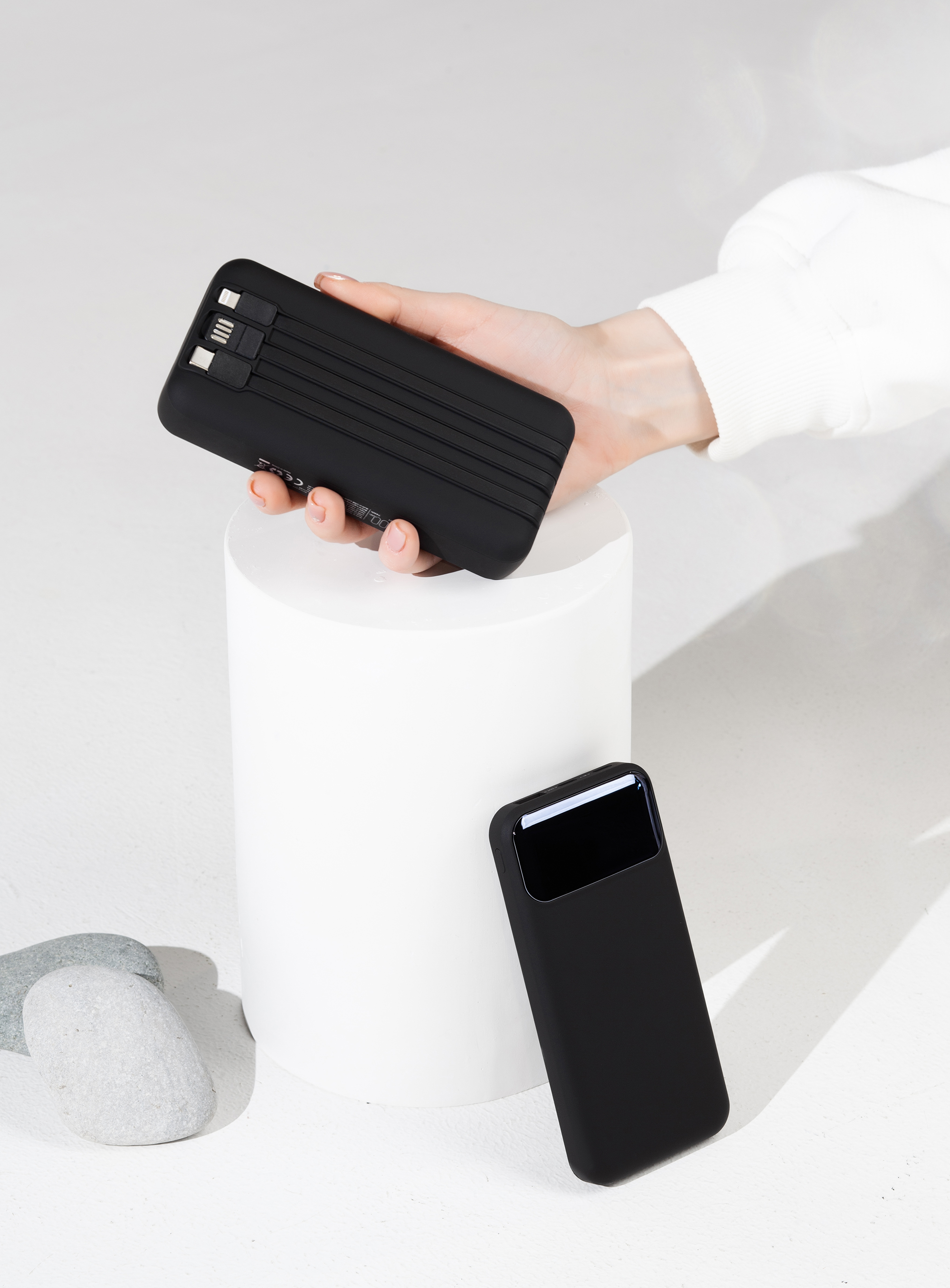 Зарядное (22.5W) устройство "Grade SOFTTOUCH" 10000 mAh с подсветкой логотипа, встроенными кабелями и цифровым индикатором заряда-2