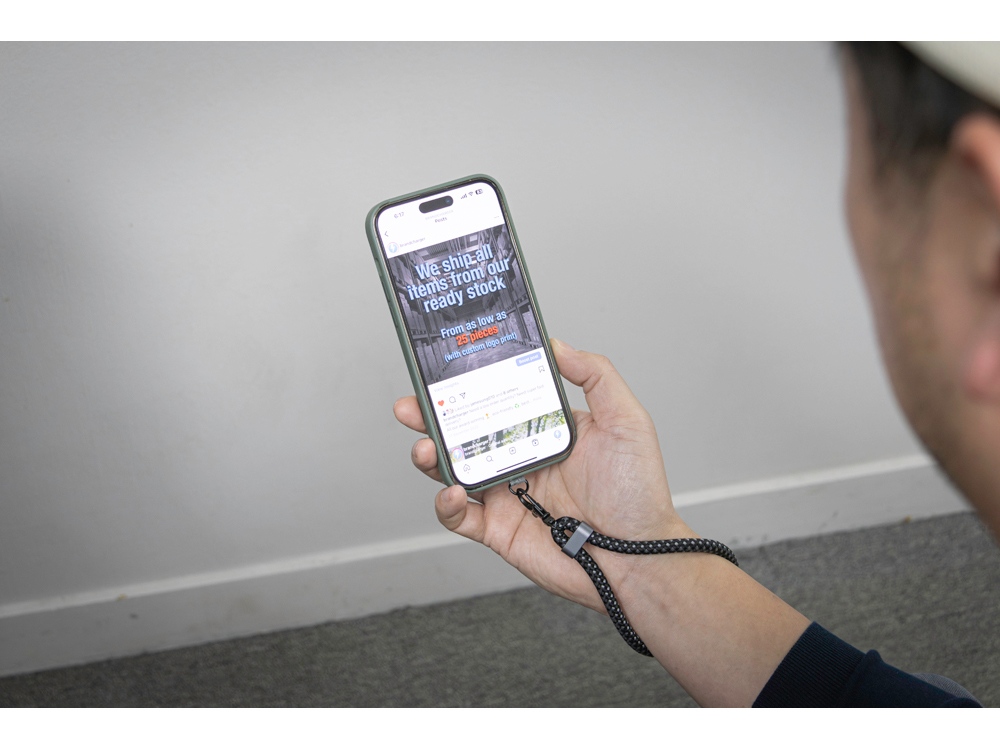 Ремешок-держатель для телефона с зарядным кабелем USB-C - USB-C Lany Wristband Charge Eco, серый-21