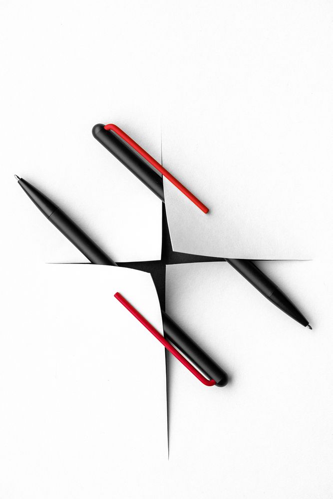 Шариковая ручка GrafeeX в чехле, черная с красным-2