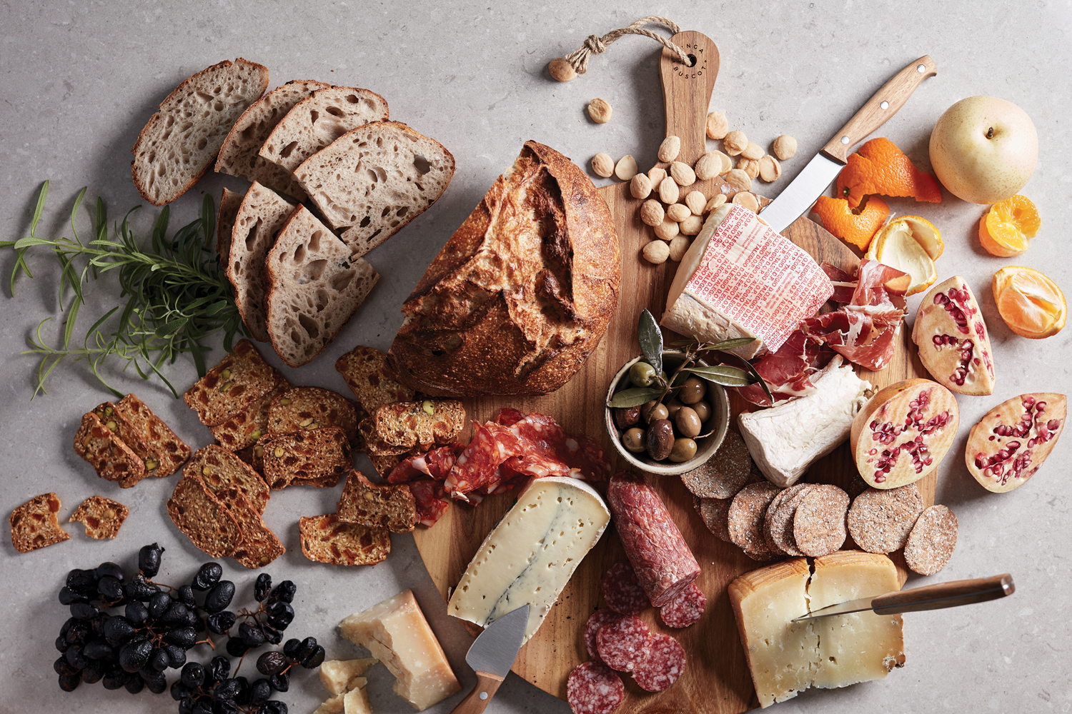 Круглая сервировочная доска VINGA Buscot-7