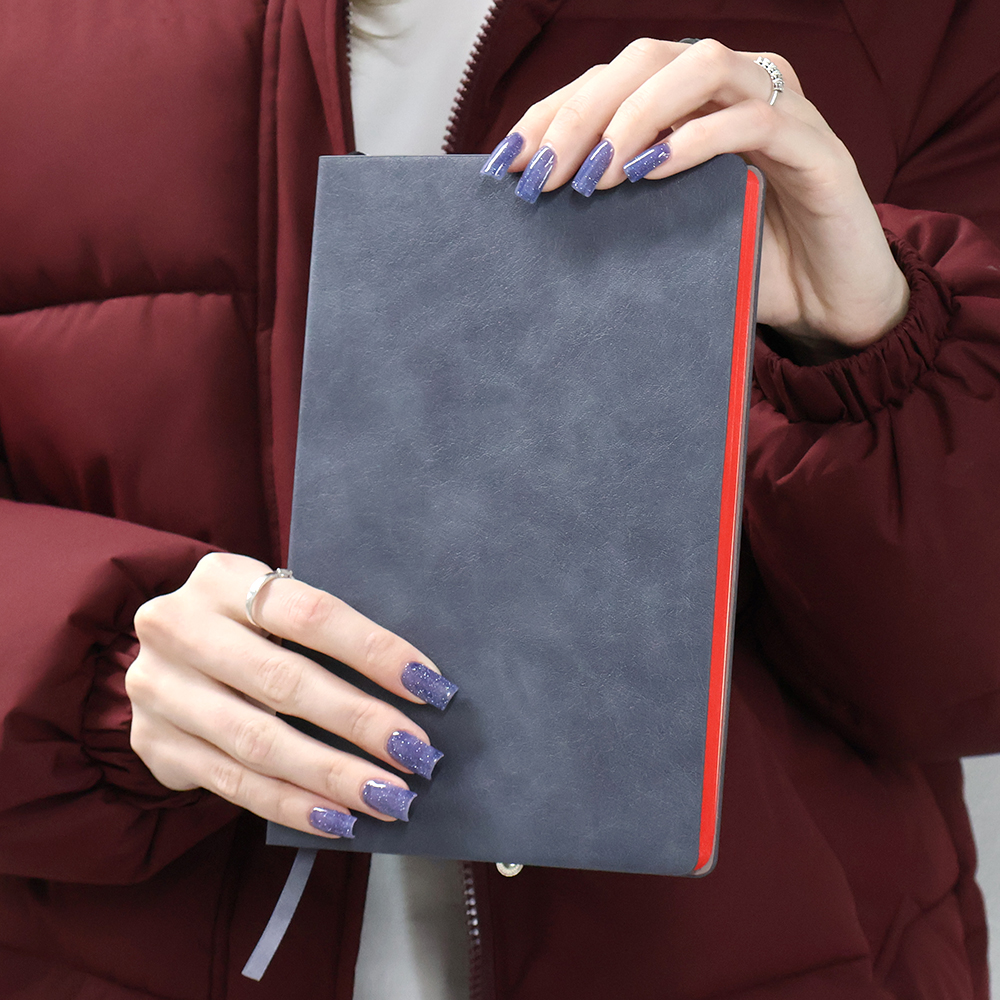 Ежедневник A5 недатированный Carisma в мягком переплёте, Красный-5