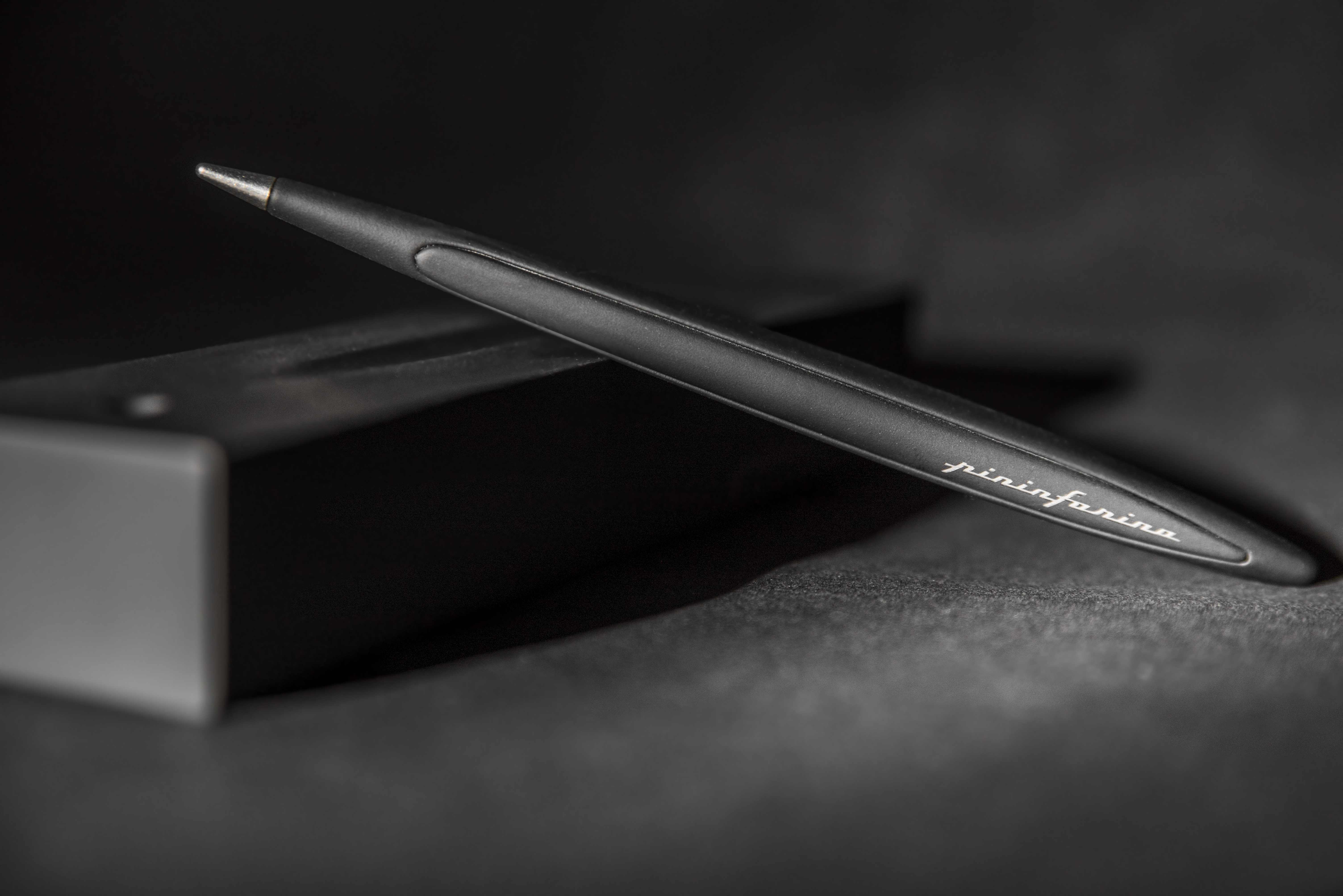 Вечная ручка Pininfarina Cambiano STEALTH BLACK-8
