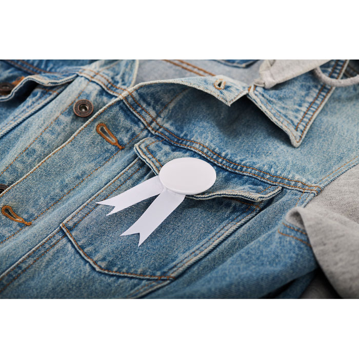 Значок, белый-2