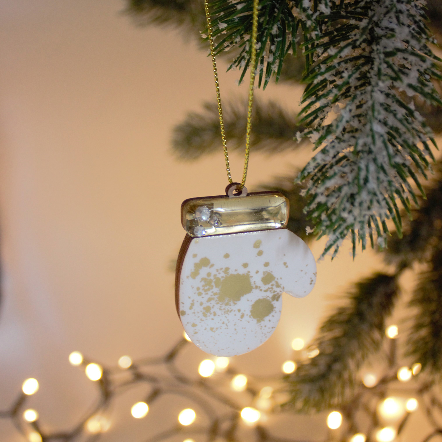 Ёлочная игрушка Варежка (белый с золотым )-4