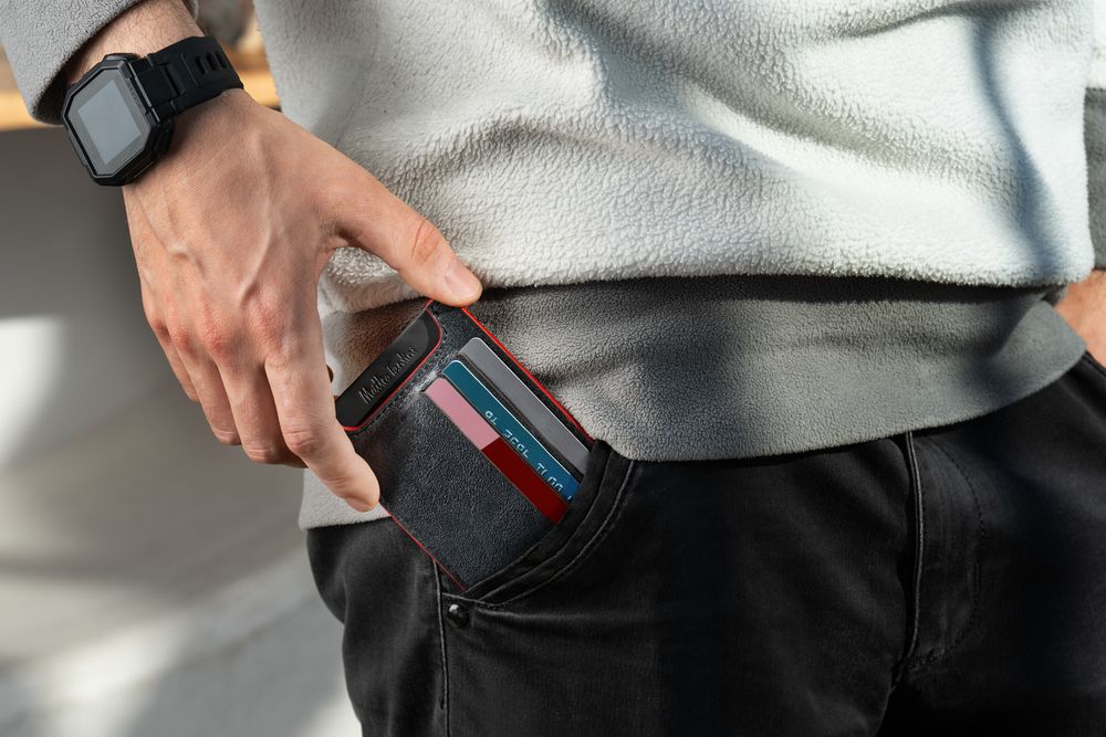 Чехол для карточек Arrival, черный с красным-3