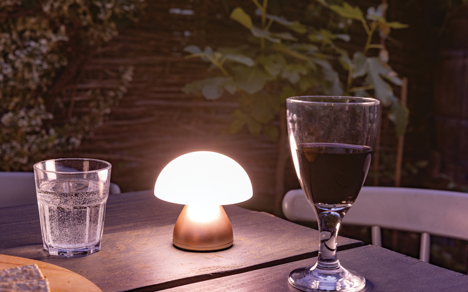 Беспроводная настольная лампа Luming из переработанного пластика RCS, IPX4-5