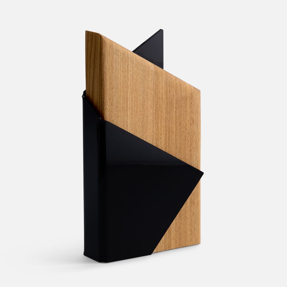 Стела Majestas-3