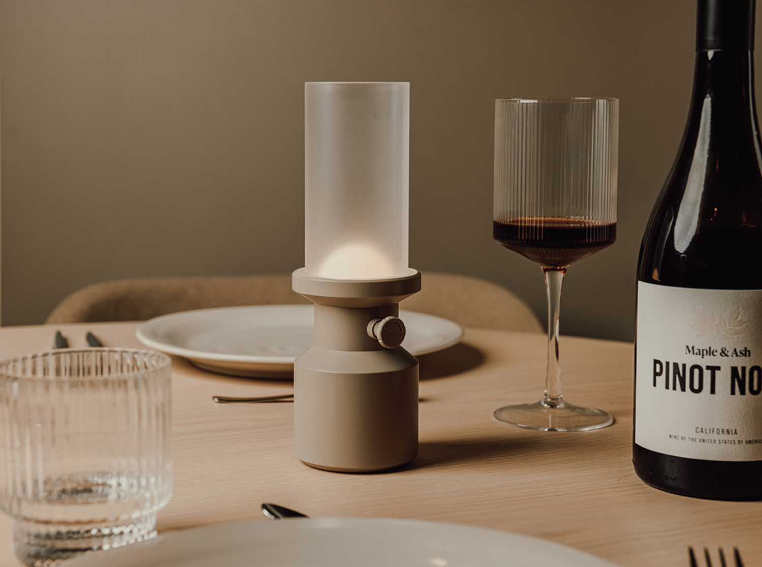 Настольная лампа VINGA Niori из переработанного пластика RCS-5