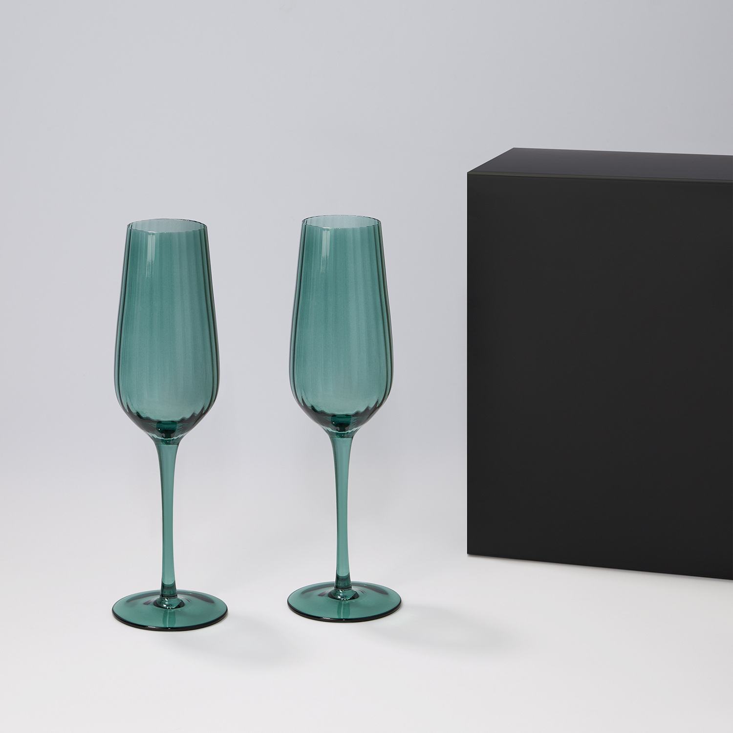 Подарочный набор 2 бокала для шампанского Capri в черной коробке-0