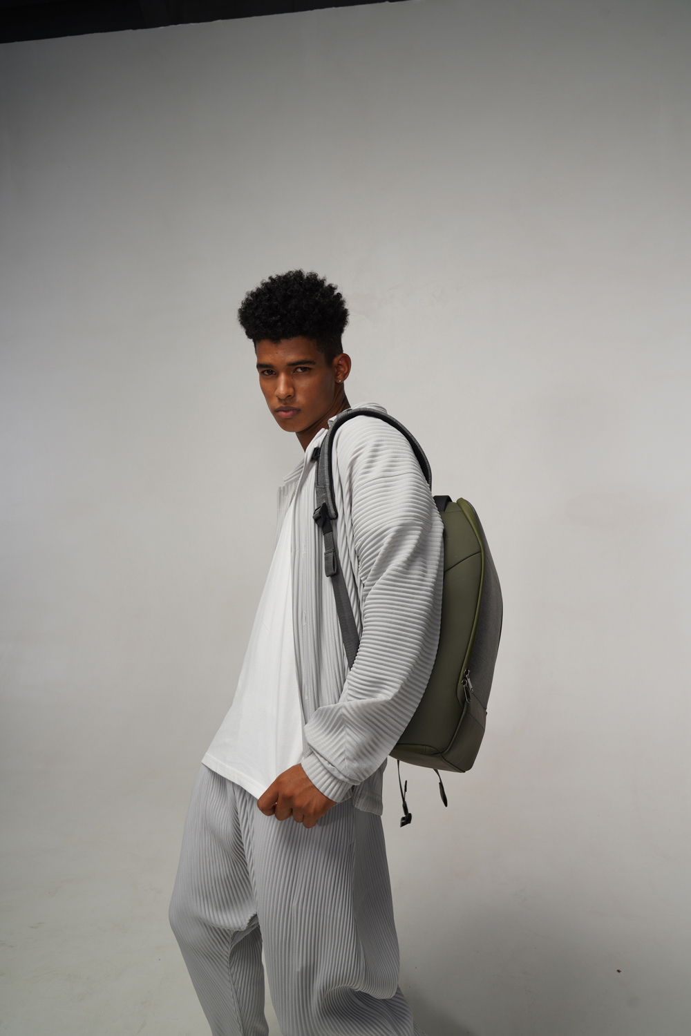 Рюкзак KORIN FlexPack Pro 47х34х18 см, оливковый-9