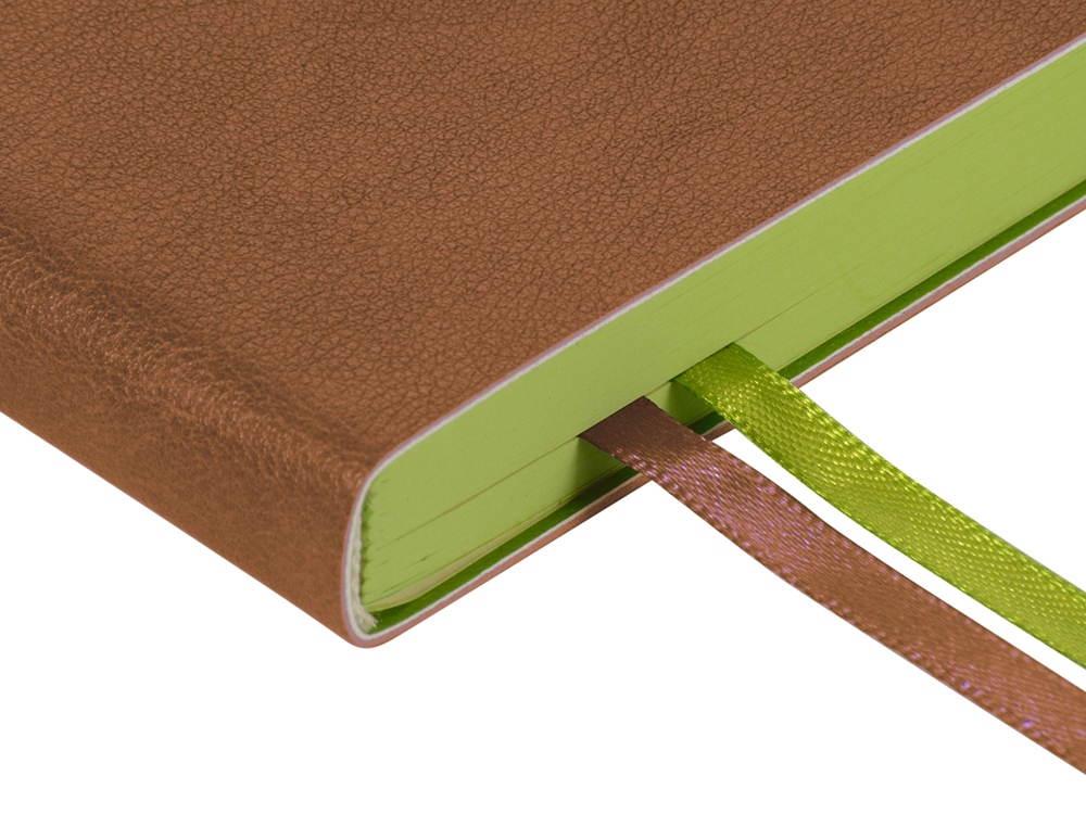 Ежедневник А5 датированный Boston 2026, коричневый с салатовым обрезом-2