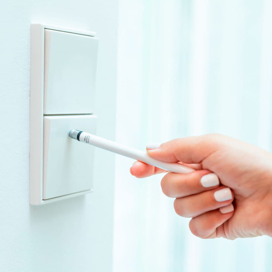 Шариковая ручка со стилусом VERNE, белый,  антибактериальный пластик, белый-9