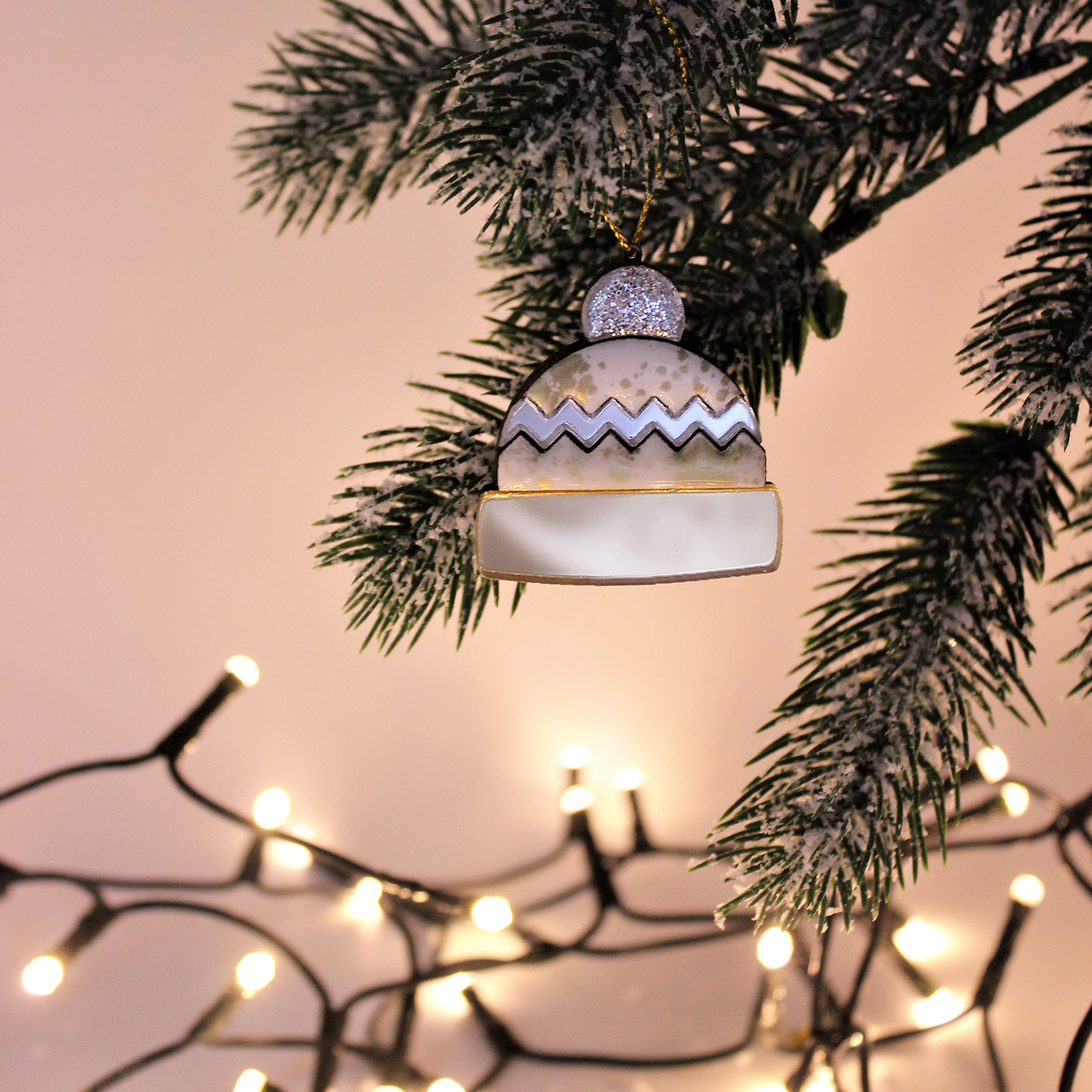 Ёлочная игрушка Шапочка (белый с золотым )-3