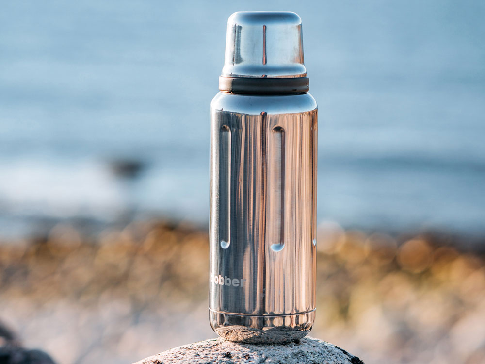 Термос для напитков, вакуумный, бытовой, тм bobber. Объем 1 литр. Артикул Flask-1000 Glossy-5