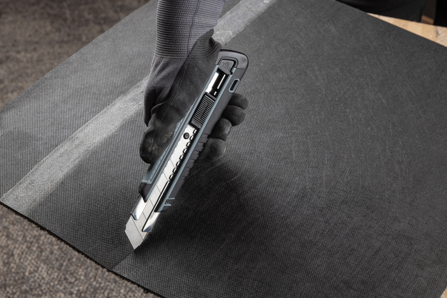 Строительный нож из переработанного пластика RCS с линейкой на корпусе-4