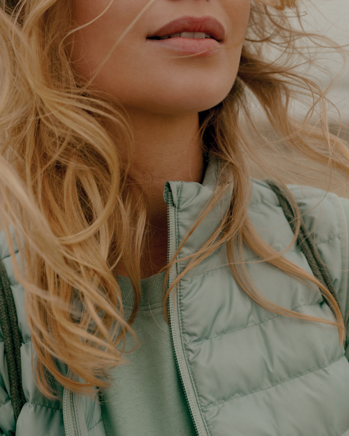 Женский стеганый жилет Iqoniq Meru из переработанного полиэстера AWARE™, 70 г/м²-9